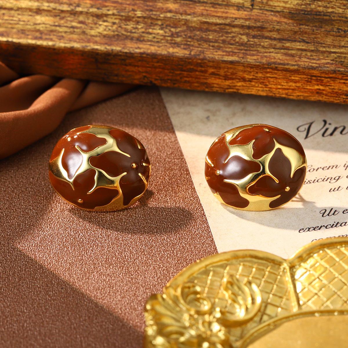 Vintage enamel Christmas stud earrings New Year s red coffee love geometric earrings temperament silver needle earrings
Vintage enamel Christmas stud earrings New Year s red coffee love geometric earrings temperament silver needle earrings