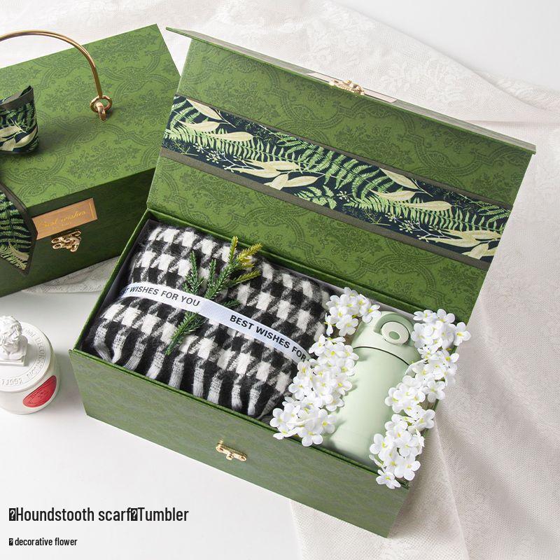 AQ Three Dolphins Winter Scarf & Bounce Cup Gift Set One Size
AQ Three Dolphins Winter Scarf & Bounce Cup Gift Set One Size