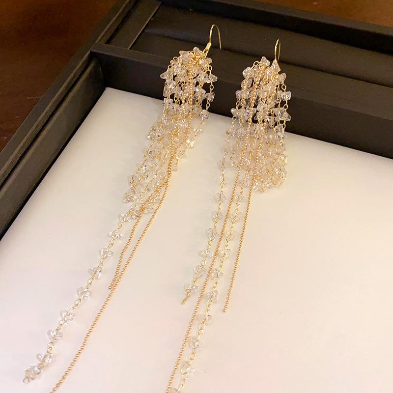 Glass bead long ear hook fashion high-end fringed earrings autumn and winter light luxury design versatile earrings women
Glass bead long ear hook fashion high-end fringed earrings autumn and winter light luxury design versatile earrings women