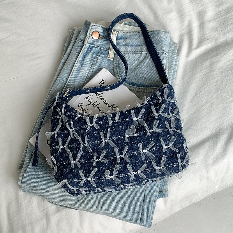Vintage Lace Niche Large Capacity Denim Bag, Trendy and Personalized Handbag, Women s High-end Casual Single Shoulder Armpit Bag темно-синього кольору
Vintage Lace Niche Large Capacity Denim Bag, Trendy and Personalized Handbag, Women s High-end Casual Single Shoulder Armpit Bag темно-синього кольору