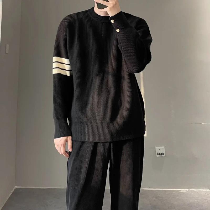 Men s Casual Korean Style Sweater - Round Neck, Loose Fit, Long Sleeve, Three Stripes, Ideal for Autumn and Winter. 2XL чорний
Men s Casual Korean Style Sweater - Round Neck, Loose Fit, Long Sleeve, Three Stripes, Ideal for Autumn and Winter. 2XL чорний