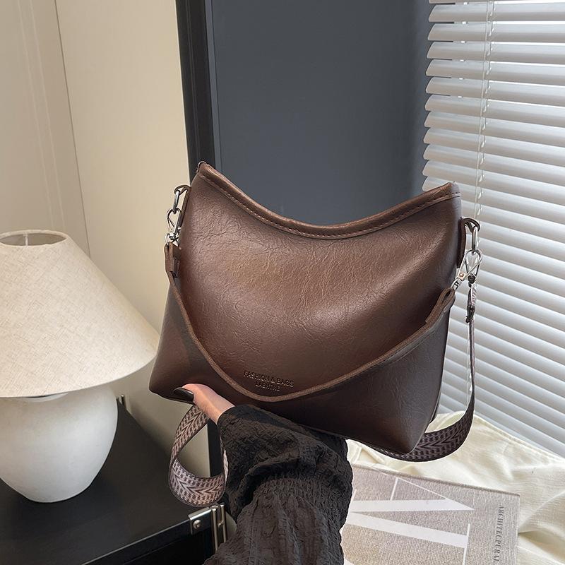 Women s bag 2025 new retro niche bag design high-end texture versatile crossbody bag explosive hand-held bucket bag
Women s bag 2025 new retro niche bag design high-end texture versatile crossbody bag explosive hand-held bucket bag