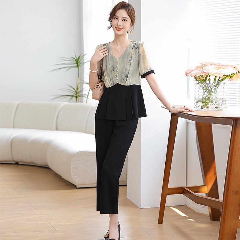 Mom s 2026 Summer Fashion: Stylish Chiffon Shirt for Middle-Aged and Elderly Women - New Chinese Style, Short-Sleeved Top. 3XL (115-130 lbs)
Mom s 2026 Summer Fashion: Stylish Chiffon Shirt for Middle-Aged and Elderly Women - New Chinese Style, Short-Sleeved Top. 3XL (115-130 lbs)