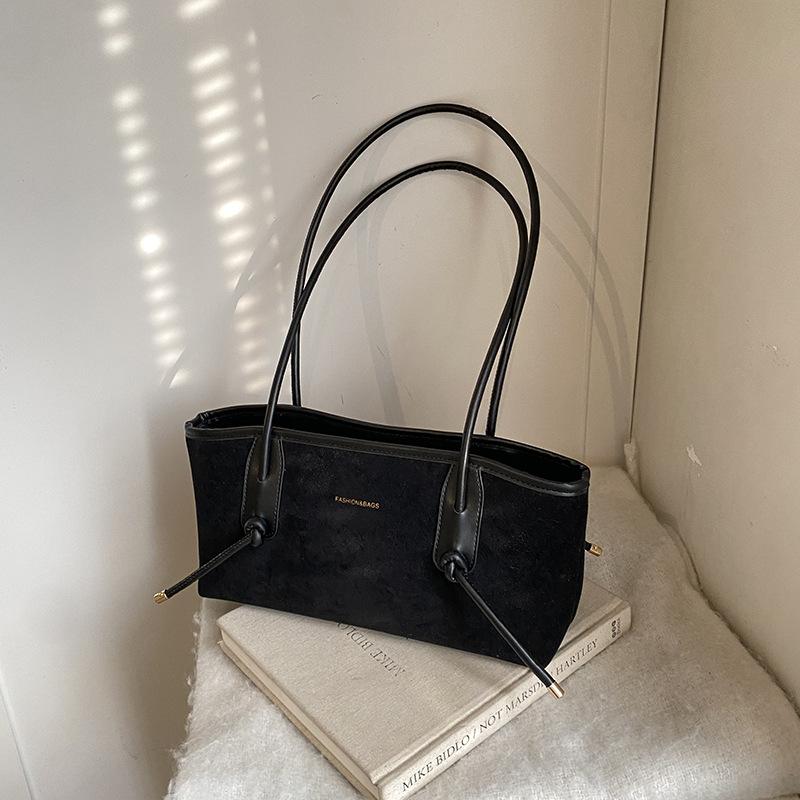 Commuter bag women s 2025 new autumn and winter retro popular fashion shoulder bag texture casual versatile tote bag 37*10*18.5
Commuter bag women s 2025 new autumn and winter retro popular fashion shoulder bag texture casual versatile tote bag 37*10*18.5