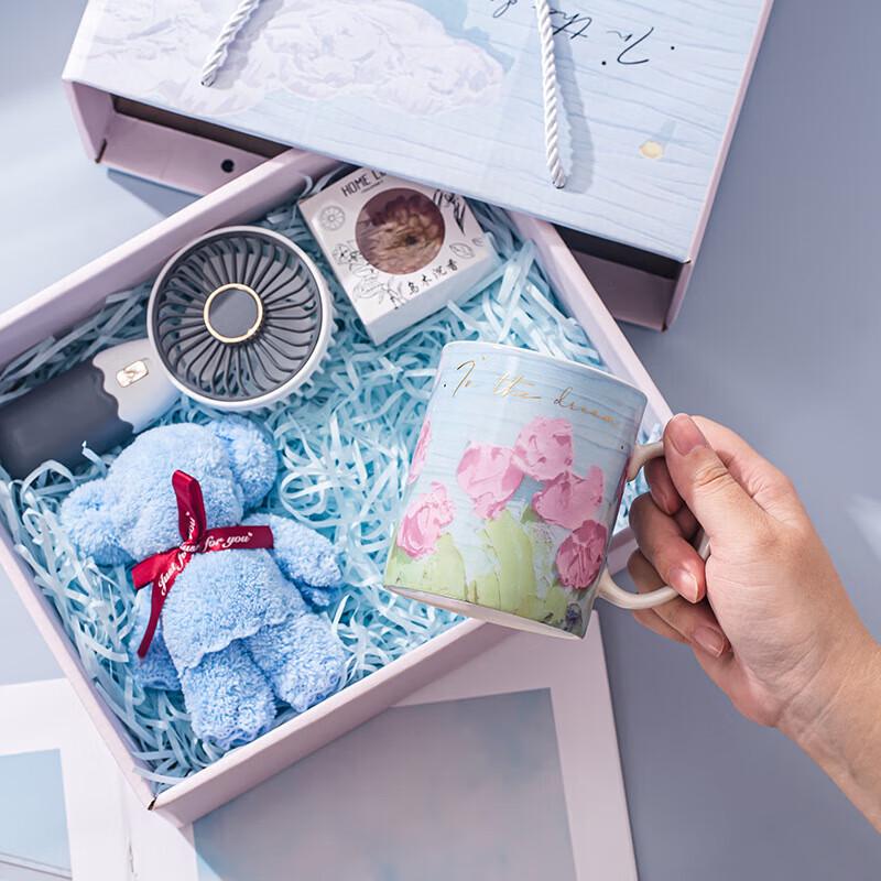 Cool Summer Mug & Fan Towel Gift Set
Cool Summer Mug & Fan Towel Gift Set