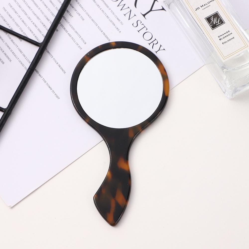 High-End Retro Acetate Handle Portable Beauty Mirror 12.2cm x 6.4cm
High-End Retro Acetate Handle Portable Beauty Mirror 12.2cm x 6.4cm