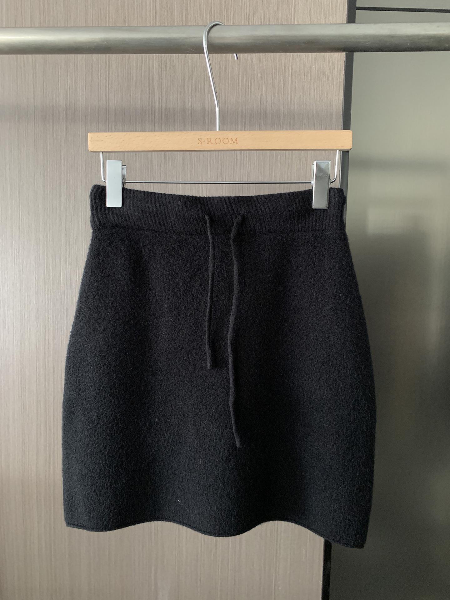 SROOM Корейская трикотажная мини-юбка с эластичной резинкой на талии One Size чёрный
SROOM Корейская трикотажная мини-юбка с эластичной резинкой на талии One Size чёрный