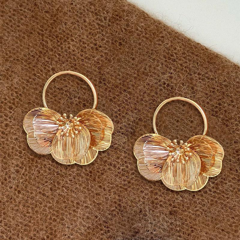 Accessories, High-End Sweet Hollow Flower Earrings, Exaggerated Bohemian Petal Earrings
Accessories, High-End Sweet Hollow Flower Earrings, Exaggerated Bohemian Petal Earrings