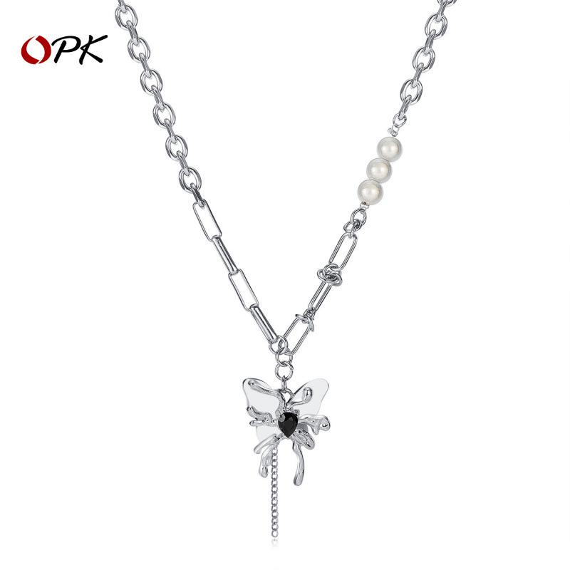 Minimalist Design Butterfly Necklace with Stainless Steel and Pearl Clavicle Chain for Women
Minimalist Design Butterfly Necklace with Stainless Steel and Pearl Clavicle Chain for Women