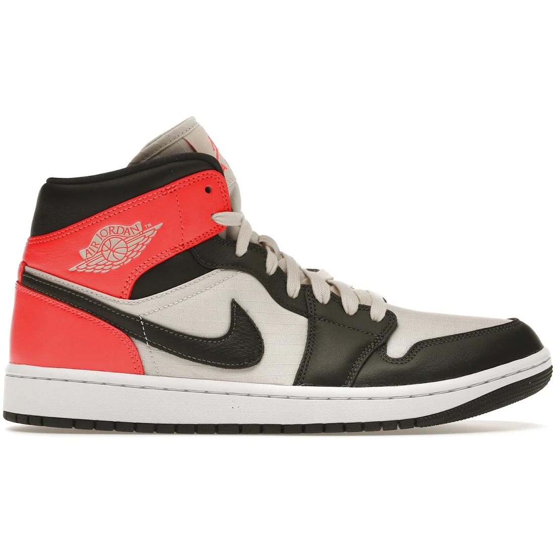 Sneaker Jordan 1 Mid Newsprint Light Orewood Brown (Women s)(DQ6078-100) 36.5
Sneaker Jordan 1 Mid Newsprint Light Orewood Brown (Women s)(DQ6078-100) 36.5