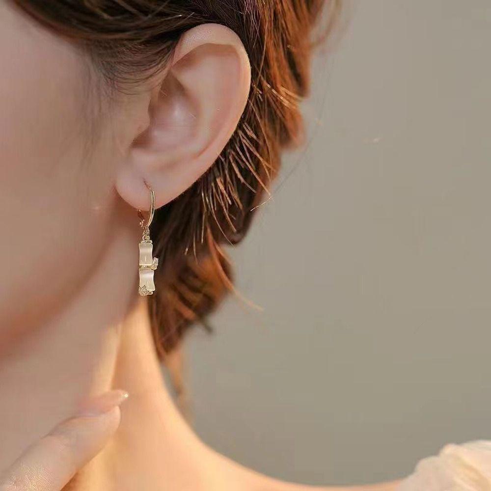 Rhinestone Exquisite Girl Gift Clip Earrings Ear Drop Chinese Style Earrings Women Dangle Earrings золотой
Rhinestone Exquisite Girl Gift Clip Earrings Ear Drop Chinese Style Earrings Women Dangle Earrings золотой