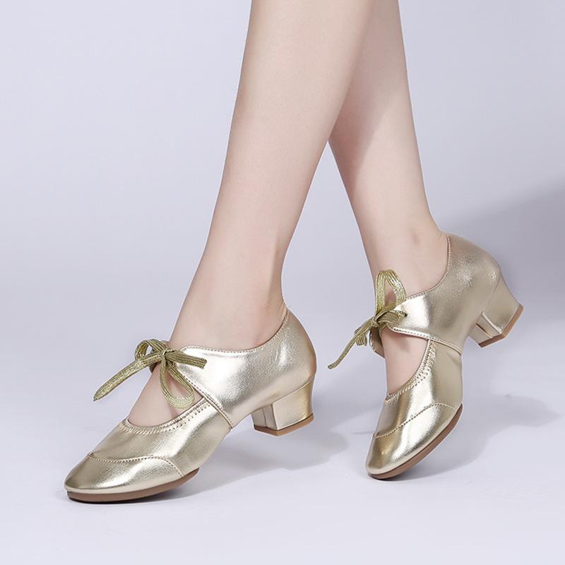 Cross-border new Latin dance square dance shoes low-top soft-soled dance shoes women s shallow mouth modern dance shoes 2025 34 червоний
Cross-border new Latin dance square dance shoes low-top soft-soled dance shoes women s shallow mouth modern dance shoes 2025 34 червоний