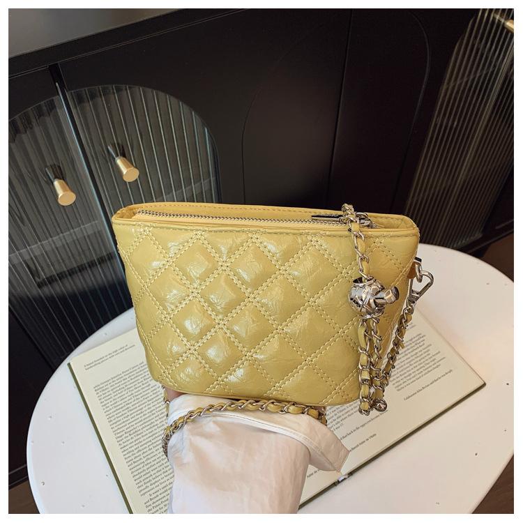 2025 new spring and summer niche design fashion chain bag women s tide messenger bag grade texture shoulder bucket bag чёрный
2025 new spring and summer niche design fashion chain bag women s tide messenger bag grade texture shoulder bucket bag чёрный