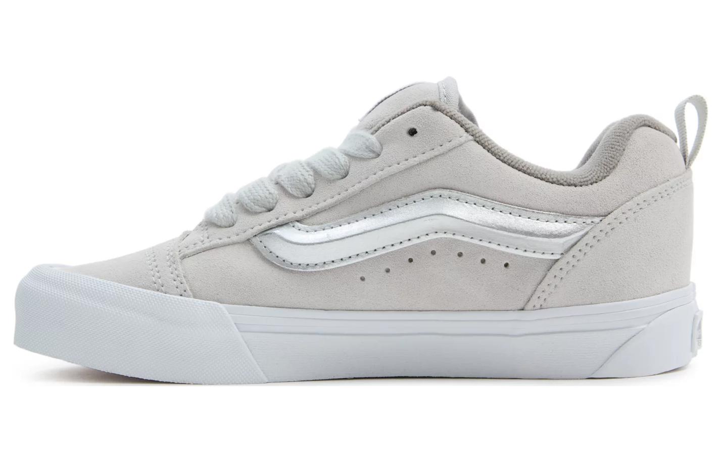 Knu-Skool Vans Metallic Silver VN0009QCX1K 36
Knu-Skool Vans Metallic Silver VN0009QCX1K 36