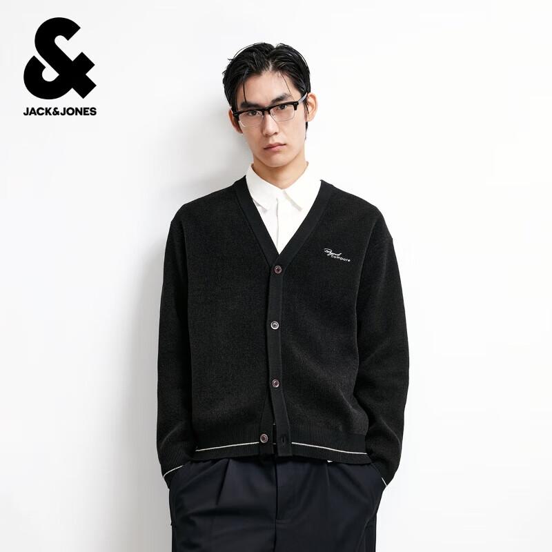 Мужской кардиган с V-образным вырезом в рубчик из смесового хлопка в стиле колор-блок L
Мужской кардиган с V-образным вырезом в рубчик из смесового хлопка в стиле колор-блок L