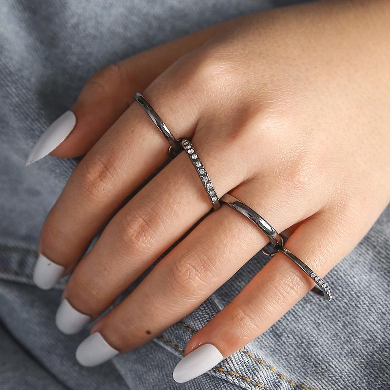 Черные кольца на палец в стиле панк для женщин и мужчин, простой комплект колец-цепочки, модные кольца, трендовые подарки другу, вечерние украшения на суставы пальцев, вечерние украшения 
Черные кольца на палец в стиле панк для женщин и мужчин, простой комплект колец-цепочки, модные кольца, трендовые подарки другу, вечерние украшения на суставы пальцев, вечерние украшения