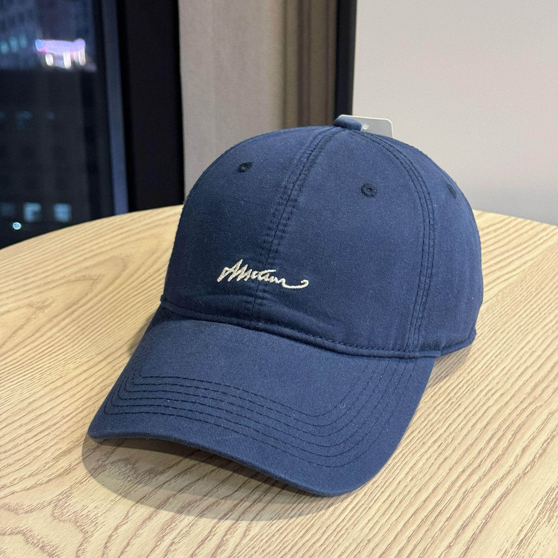 2026New sun protection hat with American lettering, soft-top fashion baseball cap for women, wide-brimmed street cap for men Adult54-60Adjustable темно-синього кольору
2026New sun protection hat with American lettering, soft-top fashion baseball cap for women, wide-brimmed street cap for men Adult54-60Adjustable темно-синього кольору