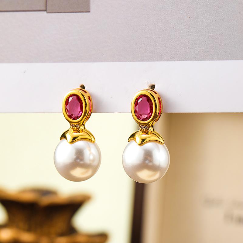 French Retro High-End Red Pearl and Ruby Stud Earrings 
French Retro High-End Red Pearl and Ruby Stud Earrings