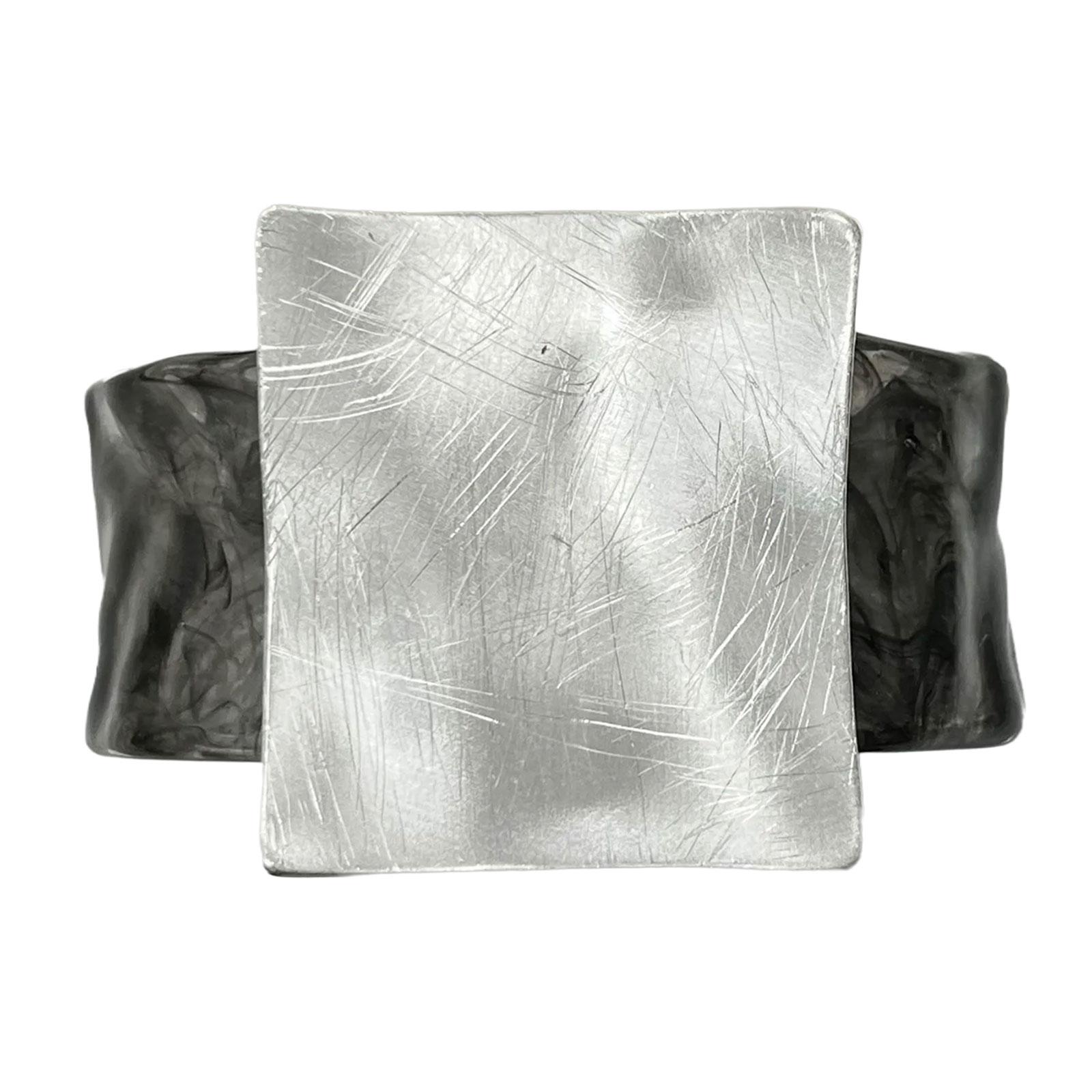 Легкий квадратный металлический браслет с геометрической матовой отделкой, ручной работы, из сплава, женский браслет-манжета, ювелирное изделие для городских женщин 2
Легкий квадратный металлический браслет с геометрической матовой отделкой, ручной работы, из сплава, женский браслет-манжета, ювелирное изделие для городских женщин 2