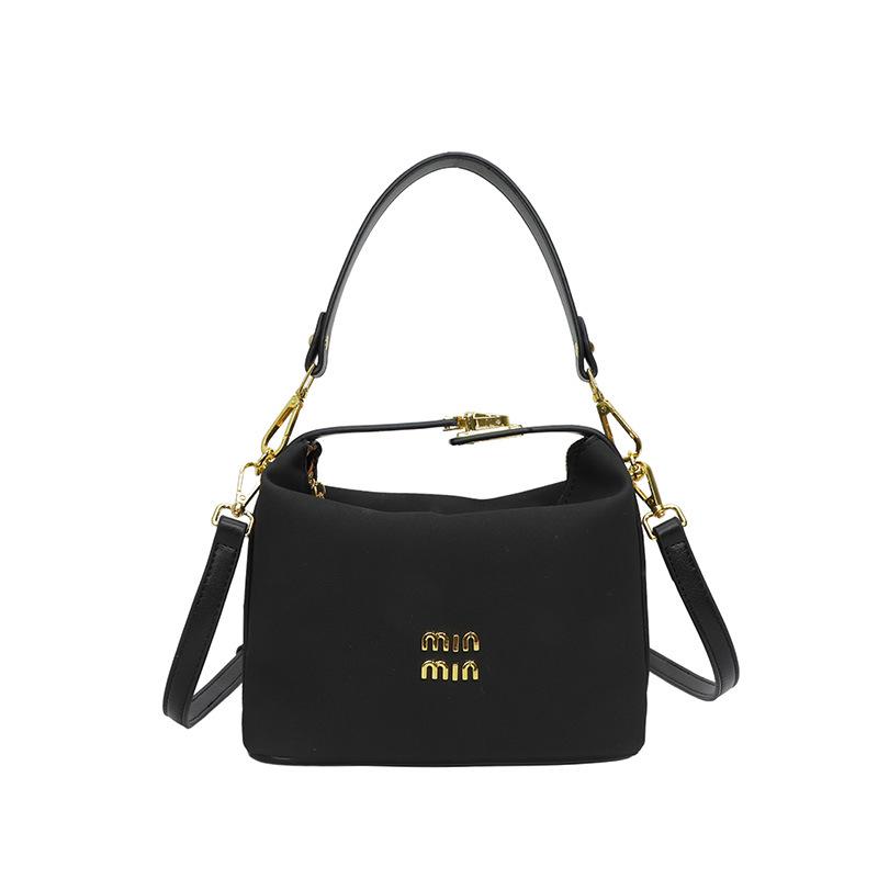 2025 New Deerskin Small Square Shoulder and Handbag – Fashionable, Versatile Crossbody with Luxurious Texture чорний
2025 New Deerskin Small Square Shoulder and Handbag – Fashionable, Versatile Crossbody with Luxurious Texture чорний