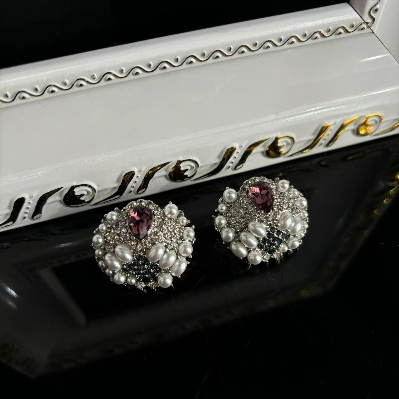 Medieval Vintage Earrings Women S Retro Court Style Personality Full Diamond Earrings Light Luxury High-End Ear Jewelry
Medieval Vintage Earrings Women S Retro Court Style Personality Full Diamond Earrings Light Luxury High-End Ear Jewelry