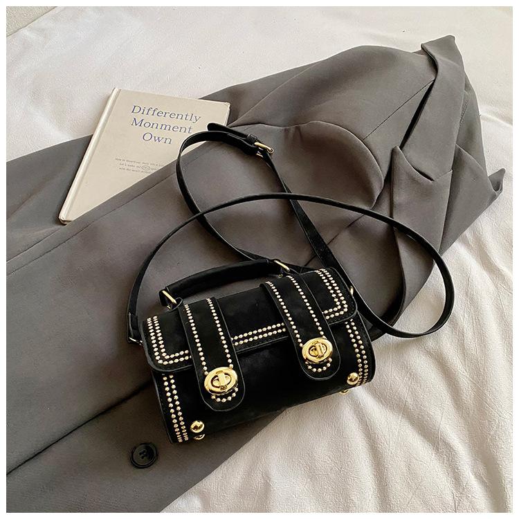 Niche retro bag women s winter new trendy fashion messenger bag high value portable Boston cylinder bag
Niche retro bag women s winter new trendy fashion messenger bag high value portable Boston cylinder bag