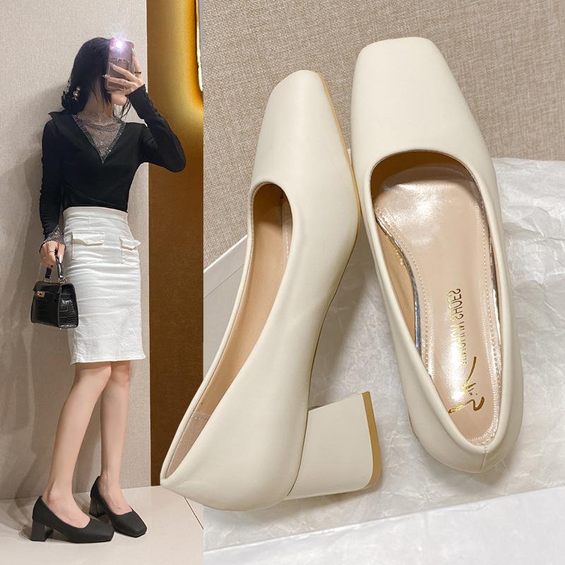Large size 2024 spring new Korean version work simple fashion high heels thick heel shallow mouth single shoes women 42 чорний
Large size 2024 spring new Korean version work simple fashion high heels thick heel shallow mouth single shoes women 42 чорний