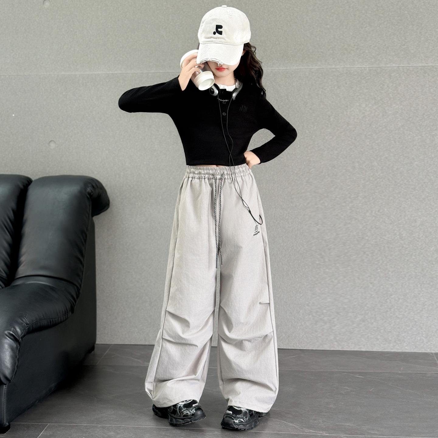 2025 Autumn Girls Casual Wide-Leg Cargo Pants - Fashionable Solid Color Straight-Leg Trousers for Children 130 cm серый
2025 Autumn Girls Casual Wide-Leg Cargo Pants - Fashionable Solid Color Straight-Leg Trousers for Children 130 cm серый