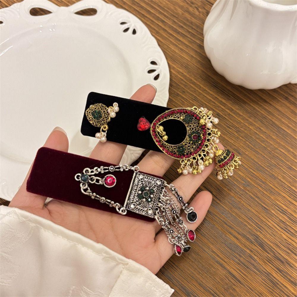Pearl Tassel Bell Hair Clip Elegant Chinese Style Side Clip Classical Ethnic Style Hairpin Wedding Style10
Pearl Tassel Bell Hair Clip Elegant Chinese Style Side Clip Classical Ethnic Style Hairpin Wedding Style10