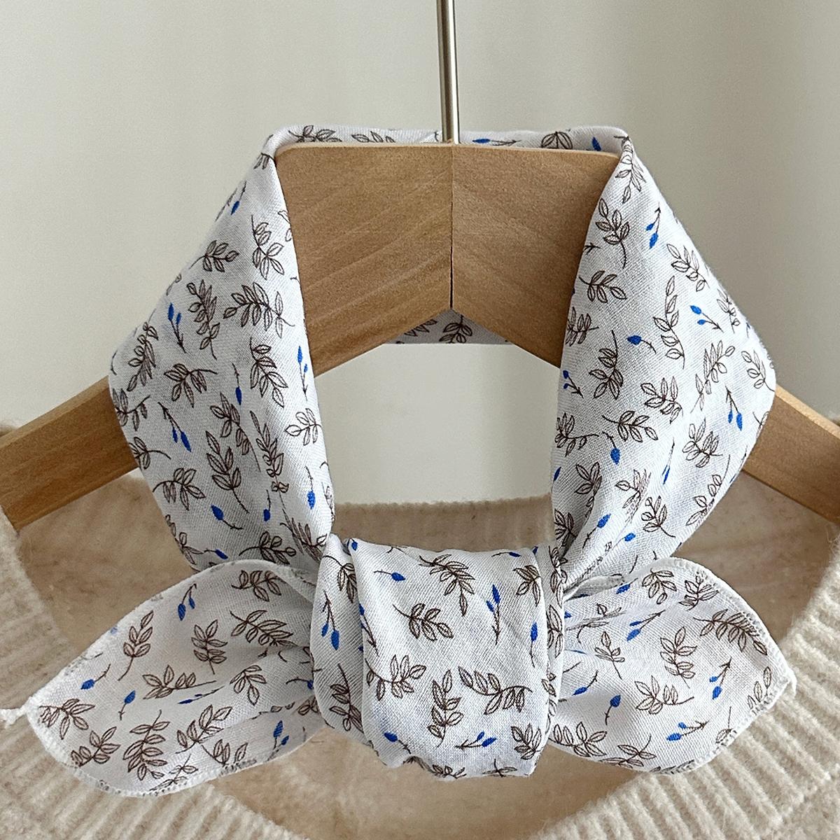 Spring and Summer New Women s Small Silk Scarf, Skin-Friendly and Comfortable Bohemian Small Square Scarf світло-коричневого кольору
Spring and Summer New Women s Small Silk Scarf, Skin-Friendly and Comfortable Bohemian Small Square Scarf світло-коричневого кольору