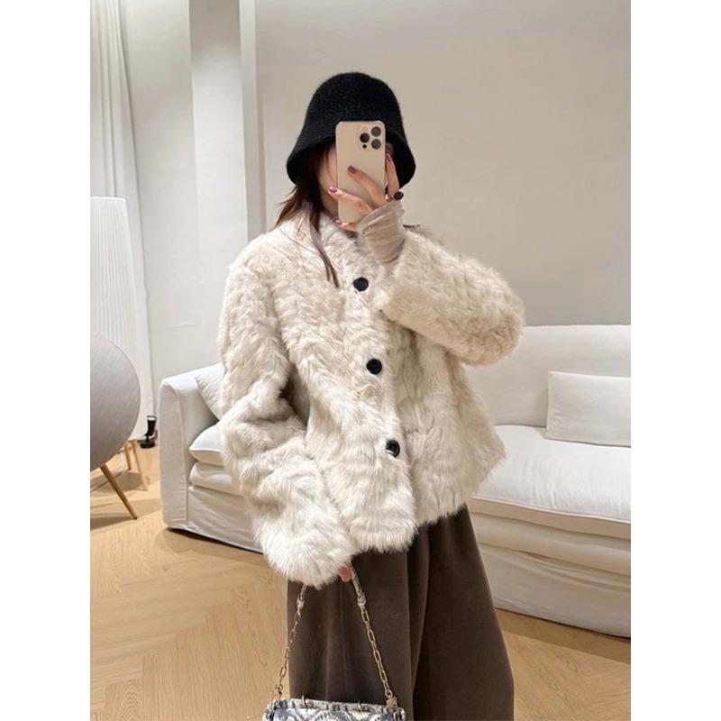 Women s Short Faux Fur Coat Button Closure Loose Warm Casual Winter Outerwear S бежевий
Women s Short Faux Fur Coat Button Closure Loose Warm Casual Winter Outerwear S бежевий