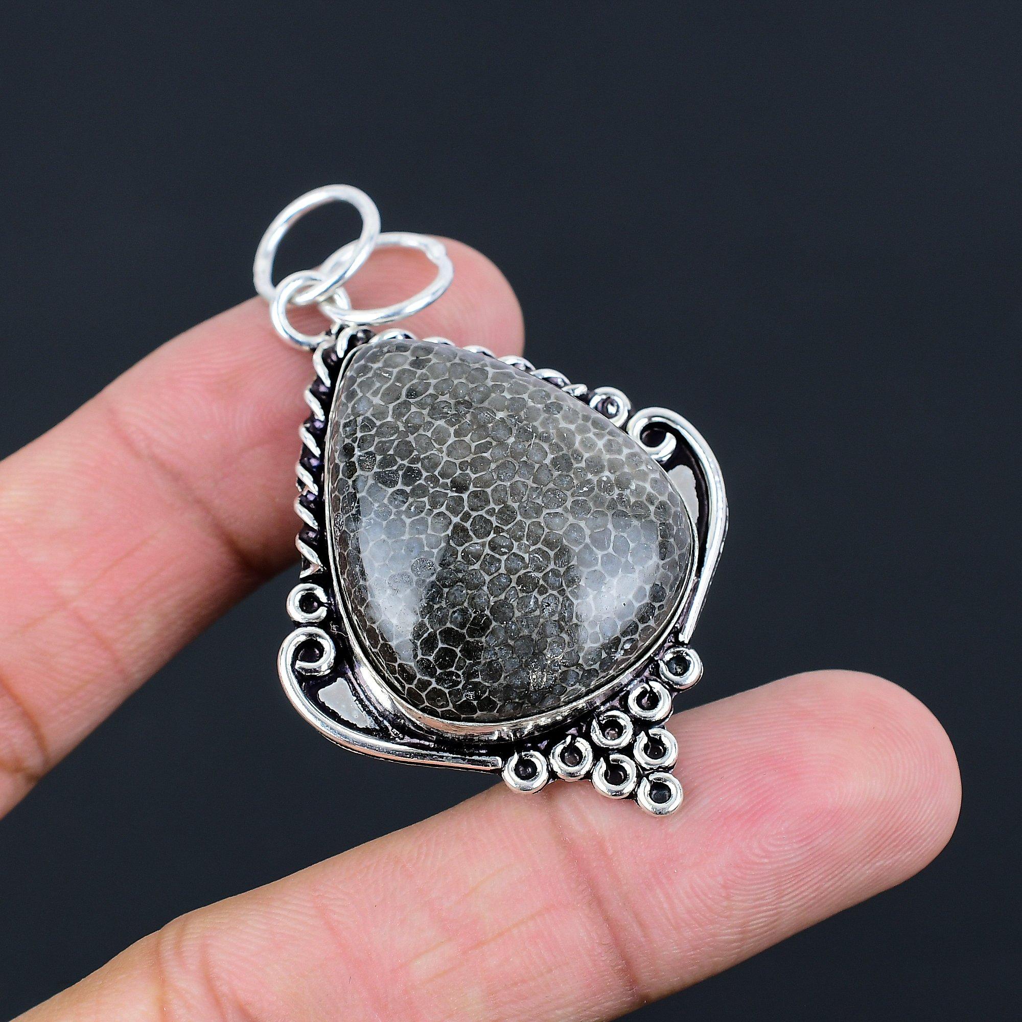 925 Sterling Silver Stingray Coral Stone Handcrafted Trendy Wife Pendant Jewelry
925 Sterling Silver Stingray Coral Stone Handcrafted Trendy Wife Pendant Jewelry