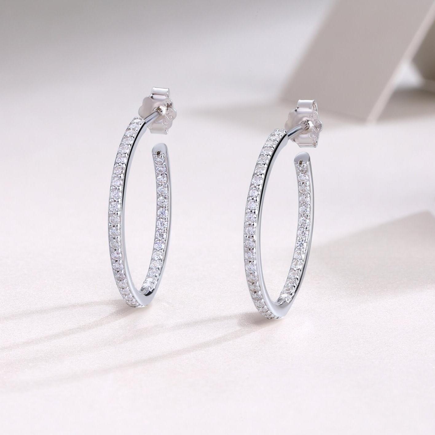 S925 Серебряные женские серьги-кольца, роскошные сверкающие серьги с муассанитом 1,2 мм, Рождественский подарок, свадебные украшения для девочек
S925 Серебряные женские серьги-кольца, роскошные сверкающие серьги с муассанитом 1,2 мм, Рождественский подарок, свадебные украшения для девочек