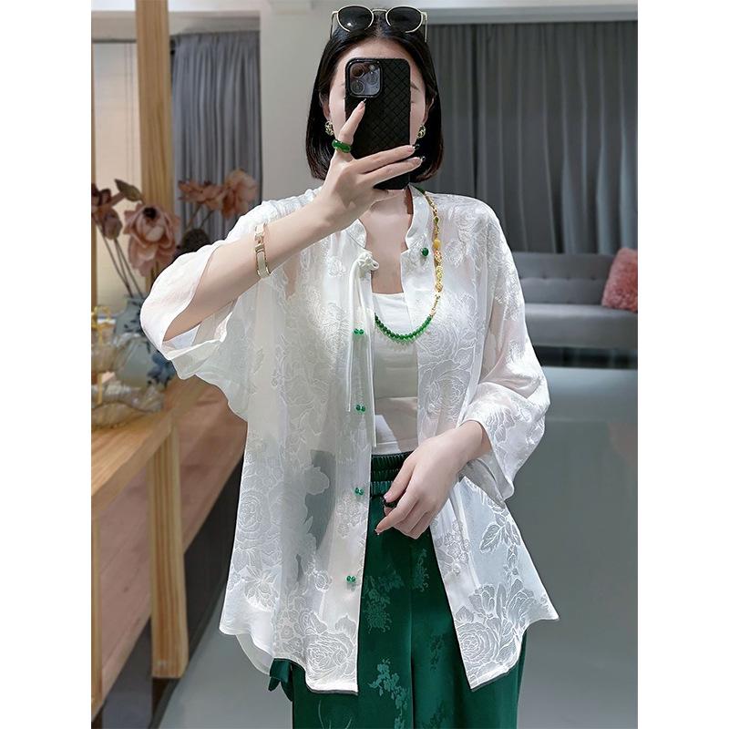 Китайский шелковый жаккардовый топ с застежкой-лягушкой для защиты от солнца - Свободный крой, Стройнящий, Длинный рукав Medium
Китайский шелковый жаккардовый топ с застежкой-лягушкой для защиты от солнца - Свободный крой, Стройнящий, Длинный рукав Medium