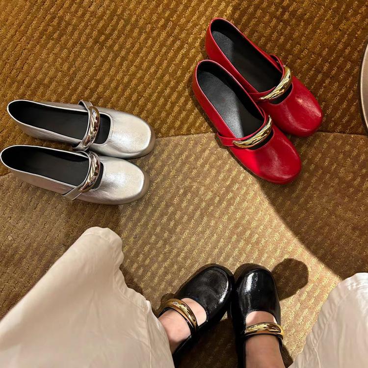 Niche literary style metal flat Mary Jane shoes women s round head retro temperament single shoes 40
Niche literary style metal flat Mary Jane shoes women s round head retro temperament single shoes 40