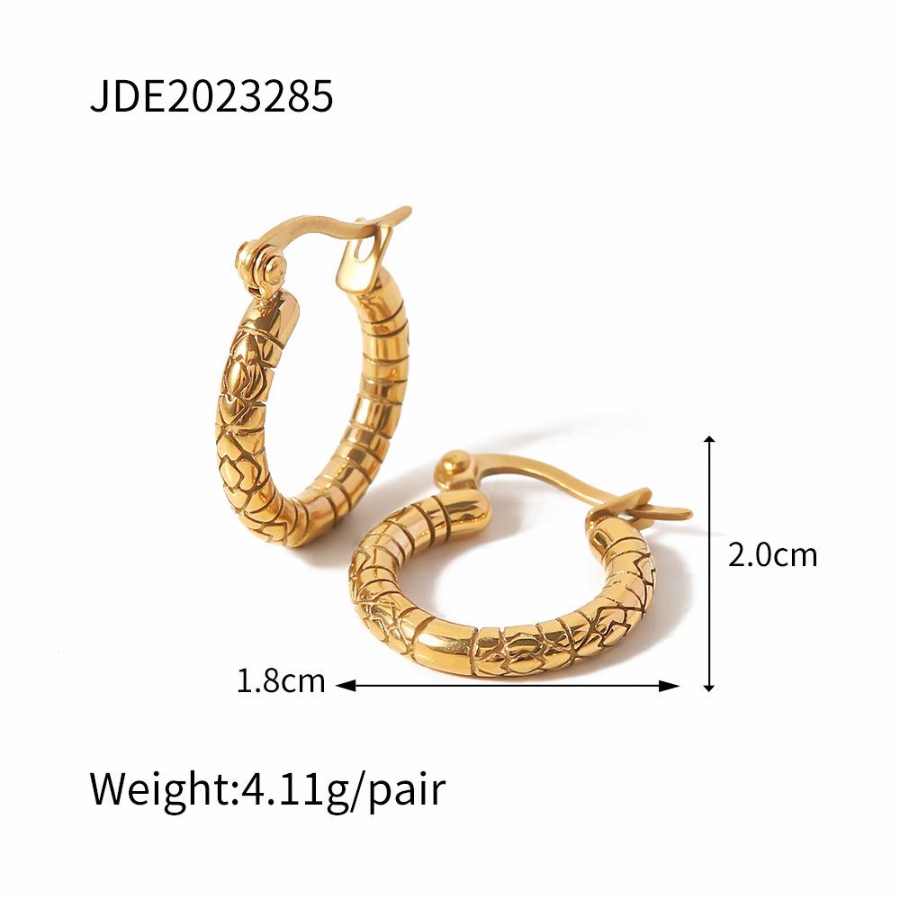 European and American Internet celebrities with the same retro texture small earrings titanium steel stainless steel circle texture anti-allergic
European and American Internet celebrities with the same retro texture small earrings titanium steel stainless steel circle texture anti-allergic
