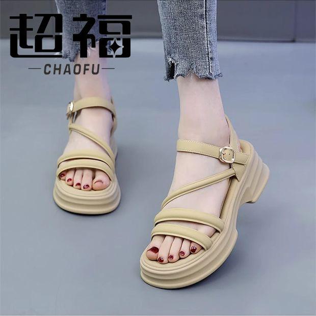 Sandals, women s summer style, sponge cake thick sole, mid heel, worn with thick heels on the outside 35 чорний
Sandals, women s summer style, sponge cake thick sole, mid heel, worn with thick heels on the outside 35 чорний