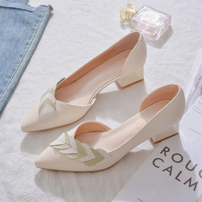 Real soft leather 2025 spring and autumn new shallow mouth pointed head side air middle heel fairy night breeze gentle temperament work shoes 35
Real soft leather 2025 spring and autumn new shallow mouth pointed head side air middle heel fairy night breeze gentle temperament work shoes 35