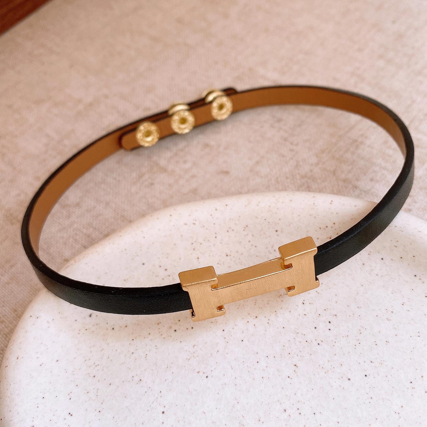 European and American Spice Girl Style Leather Alphabet Brushed Necklace Accessories Women s Sweater Chain Necklace Wholesale
European and American Spice Girl Style Leather Alphabet Brushed Necklace Accessories Women s Sweater Chain Necklace Wholesale