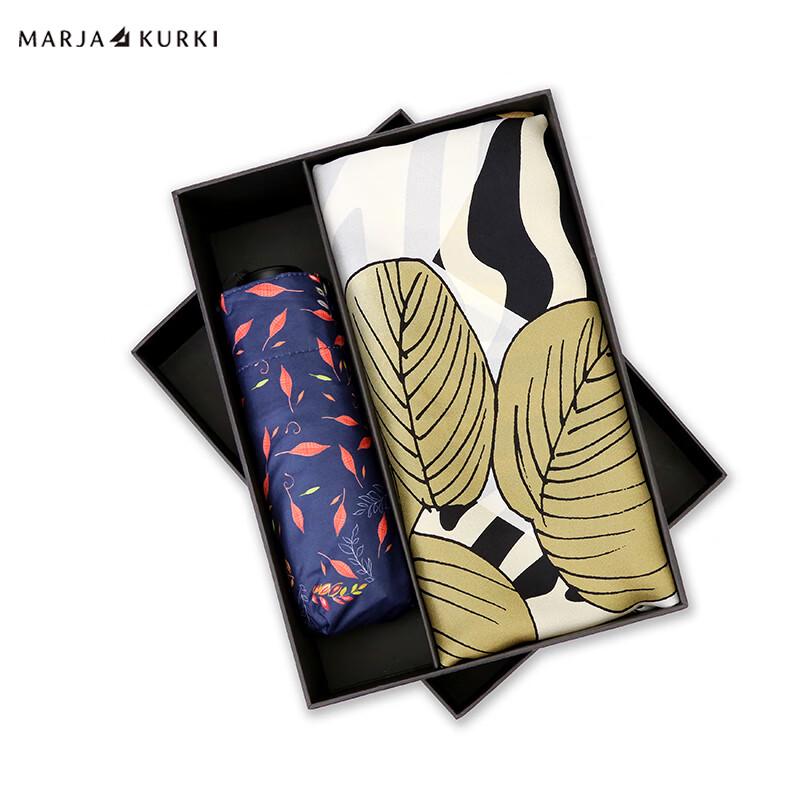 MARJA KURKI Embrace Nature Подарочный набор: 100% шелковый шарф и складной зонт
MARJA KURKI Embrace Nature Подарочный набор: 100% шелковый шарф и складной зонт