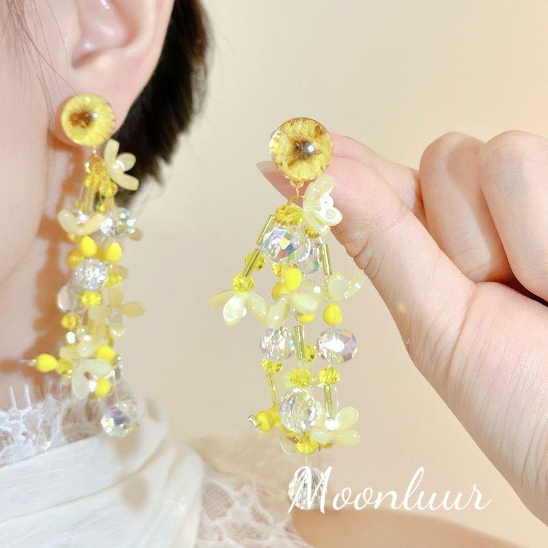 Resin crystal fringed flower earrings temperament versatile earrings niche fashion high sense earrings women
Resin crystal fringed flower earrings temperament versatile earrings niche fashion high sense earrings women