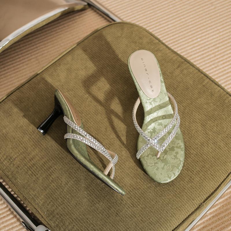 72902 high-heeled slippers women s thin heels 2025 summer new national style cool slippers rhinestone word with mezzanine sandals 39
72902 high-heeled slippers women s thin heels 2025 summer new national style cool slippers rhinestone word with mezzanine sandals 39