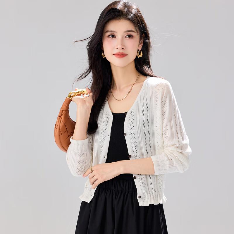 Элегантный кардиган из жаккардового трикотажа с V-образным вырезом и шелковой смесью M
Элегантный кардиган из жаккардового трикотажа с V-образным вырезом и шелковой смесью M