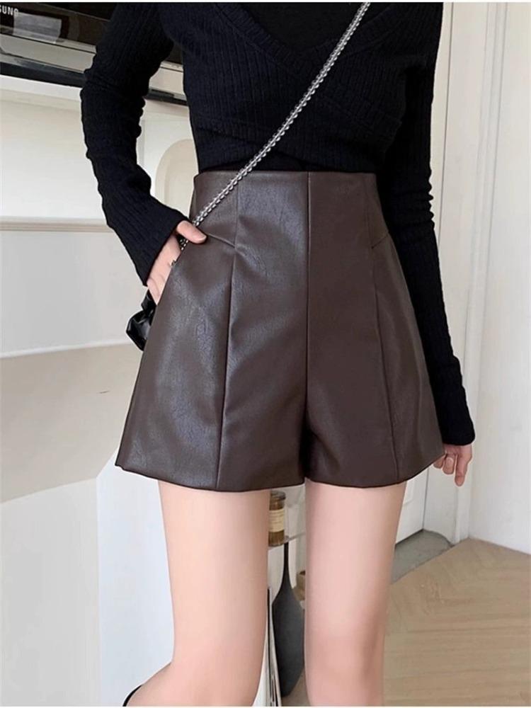 Women s Fall High Waisted Slimming A-Line PU Leather Shorts Fall Winter Wide Leg Outer Wear Pants Mini Shorts Versatile Slim Fit Hot Pants 4XL
Women s Fall High Waisted Slimming A-Line PU Leather Shorts Fall Winter Wide Leg Outer Wear Pants Mini Shorts Versatile Slim Fit Hot Pants 4XL