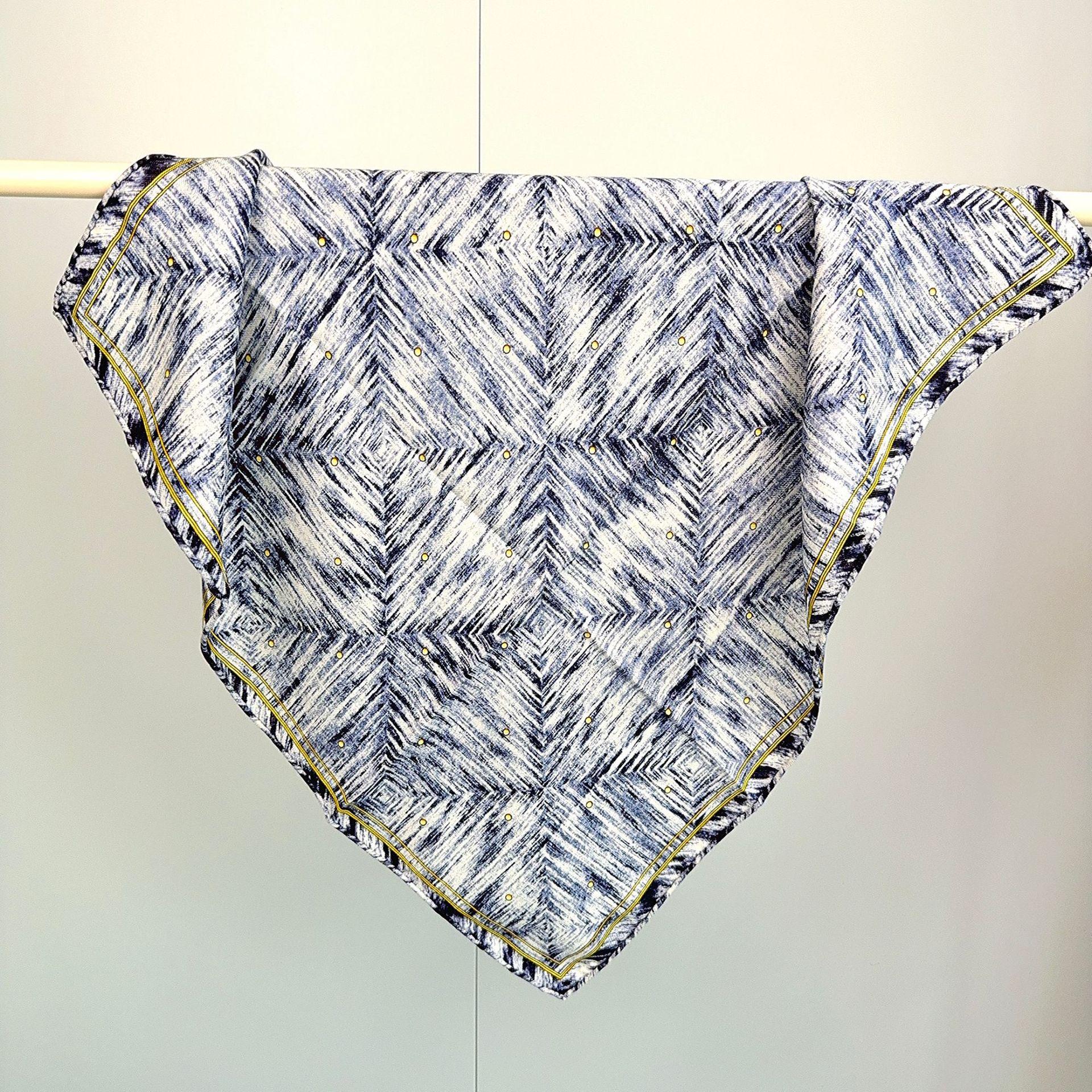 Women s Elegant 70x70cm Silk & Wool Square Scarf 70x70 cm
Women s Elegant 70x70cm Silk & Wool Square Scarf 70x70 cm