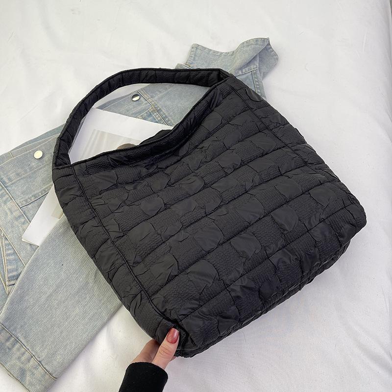 Simple bag women s large-capacity winter new fashion casual shoulder bag trend simple messenger bag чорний
Simple bag women s large-capacity winter new fashion casual shoulder bag trend simple messenger bag чорний
