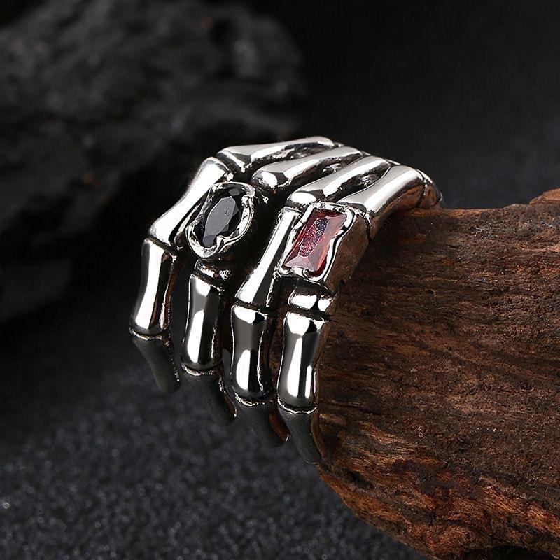 Original Retro Imitation Dark Series Skull Palm Ring Men and Women Trend Old Personality Hip Hop Open Hand Jewelry
Original Retro Imitation Dark Series Skull Palm Ring Men and Women Trend Old Personality Hip Hop Open Hand Jewelry