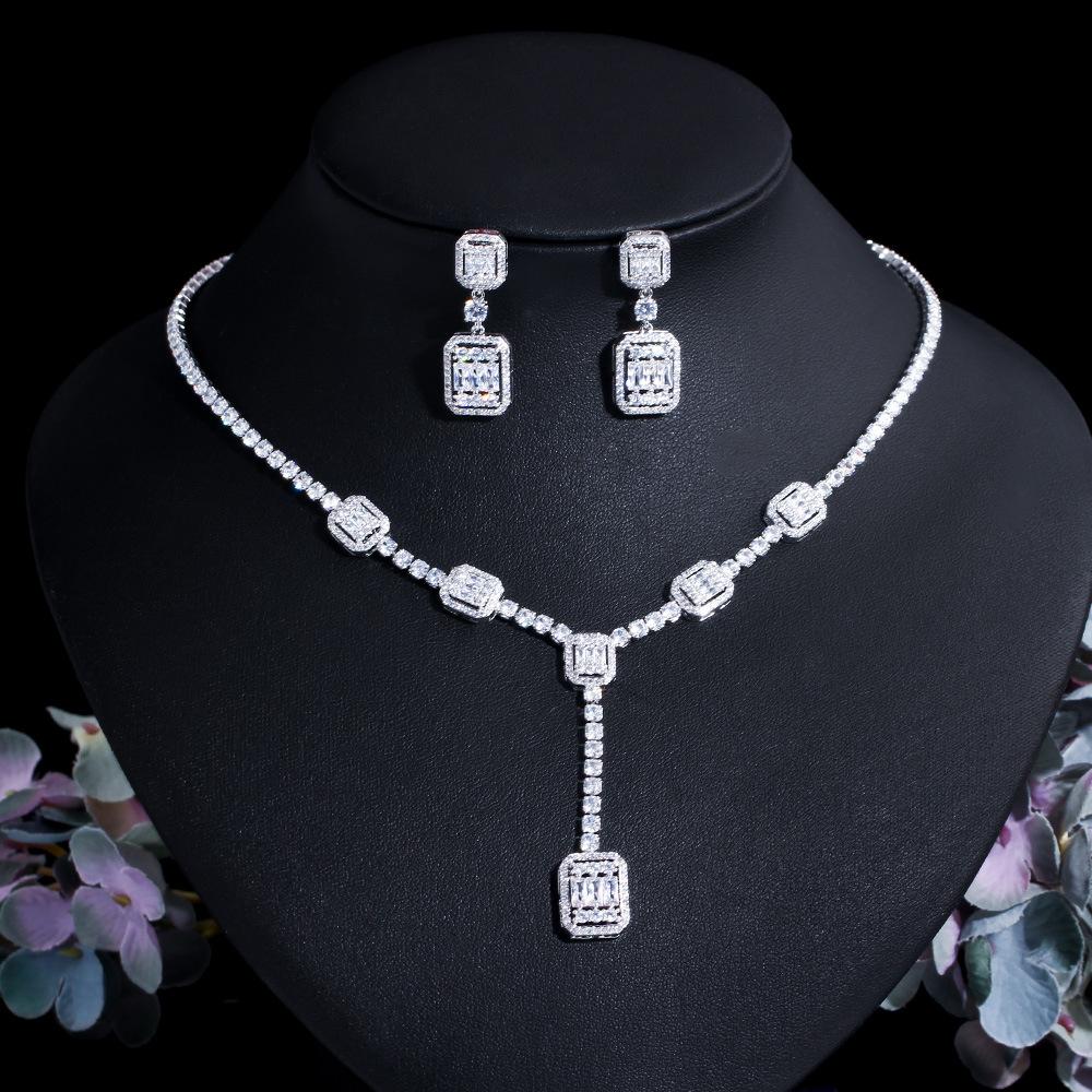 Bridal Jewelry Set Shining Zircon Wedding Necklace Stud Earrings Two-Piece Chain Dress Wedding Accessories белого золота
Bridal Jewelry Set Shining Zircon Wedding Necklace Stud Earrings Two-Piece Chain Dress Wedding Accessories белого золота