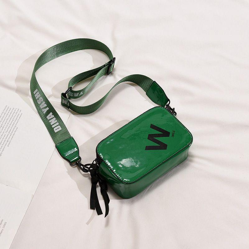 Korean Style Patent Leather Shoulder Bag - Versatile Crossbody for Students 18x6x10 cm зелёный
Korean Style Patent Leather Shoulder Bag - Versatile Crossbody for Students 18x6x10 cm зелёный