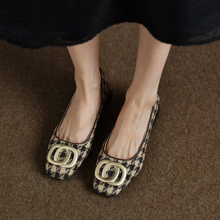 French retro autumn 2024 new plaid thick heel soft sole middle heel single shoes women s shallow mouth metal square head shoes 34 коричневый
French retro autumn 2024 new plaid thick heel soft sole middle heel single shoes women s shallow mouth metal square head shoes 34 коричневый